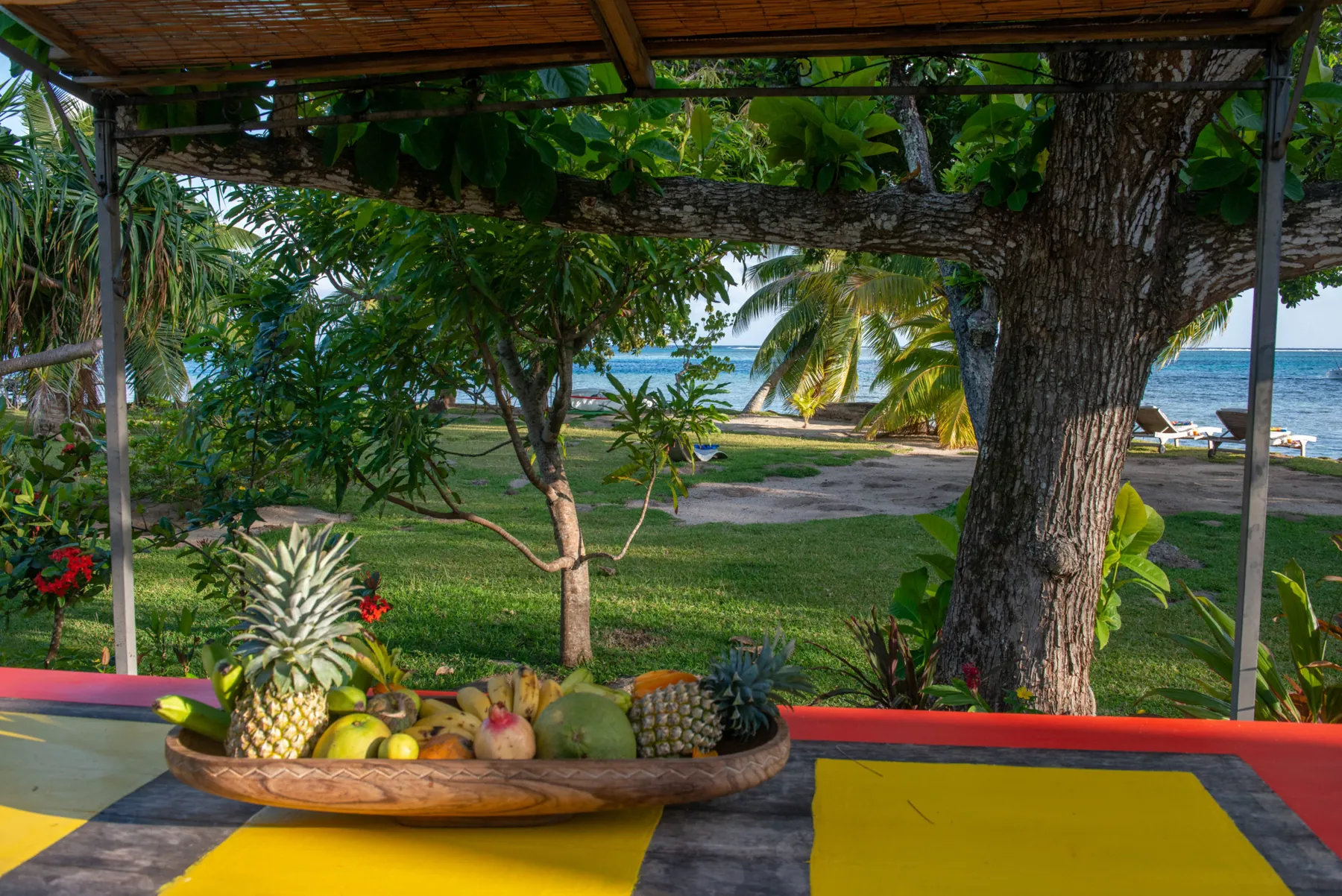 La terrasse couverte et sa table